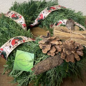 Adventskranz binden und schmücken.