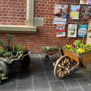 Osterdeko im Rathaus-Foyer