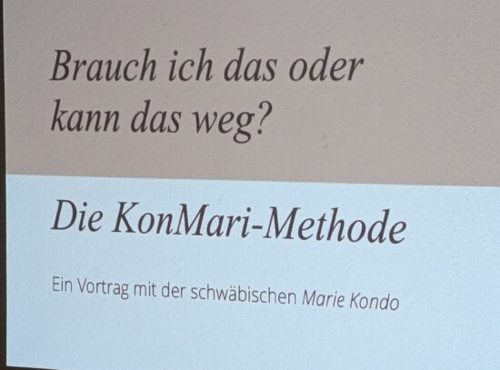 Brauche ich das, oder kann das weg? – Ein Abend im Zeichen der Ordnung.